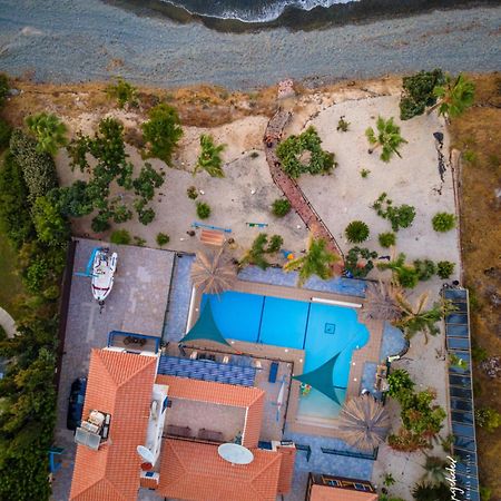 Astrofegia Beachfront Villa Pomos Exteriér fotografie