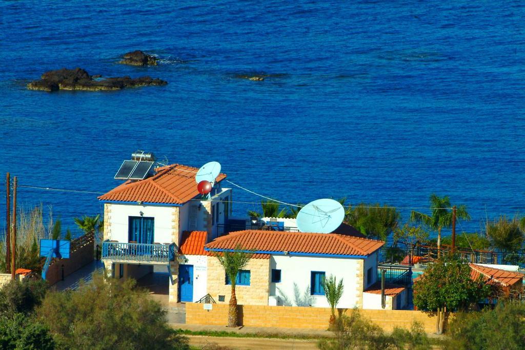 Astrofegia Beachfront Villa Pomos Pokoj fotografie